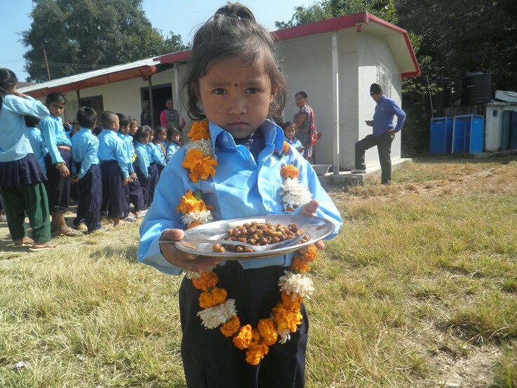 Nepalhilfe-im-kleinen-Rahmen-Mädchen