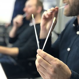 die-stäbchen-für-die-dkms-spende
