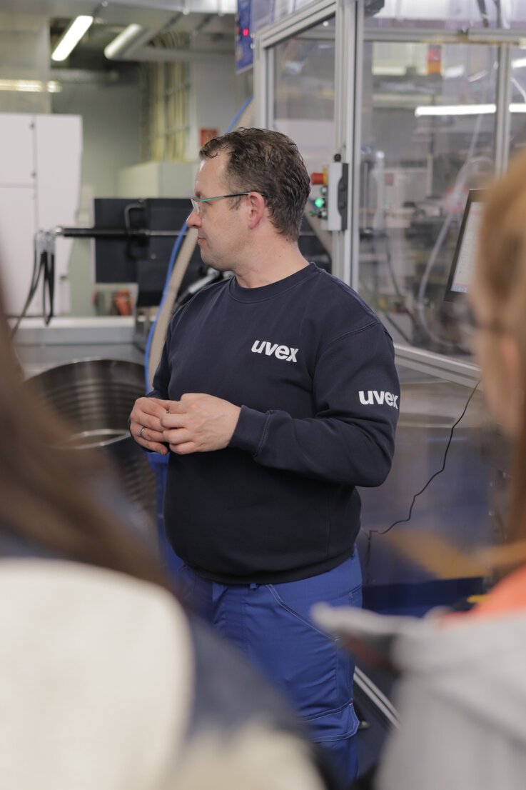 einblicke-in-die-produktion-von-uvex-am-girls-day