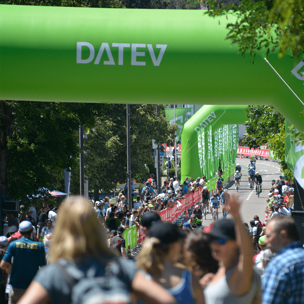 DATEV Challenge Triathlon Solarer Berg Mitarbeiter der uvex group und Athleten