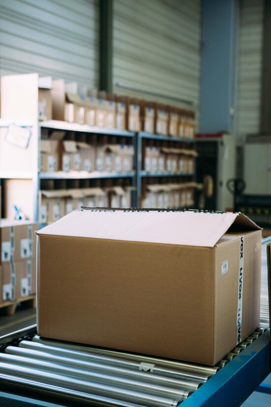 versand-verpackung-lager-safety-logistic-azubi
