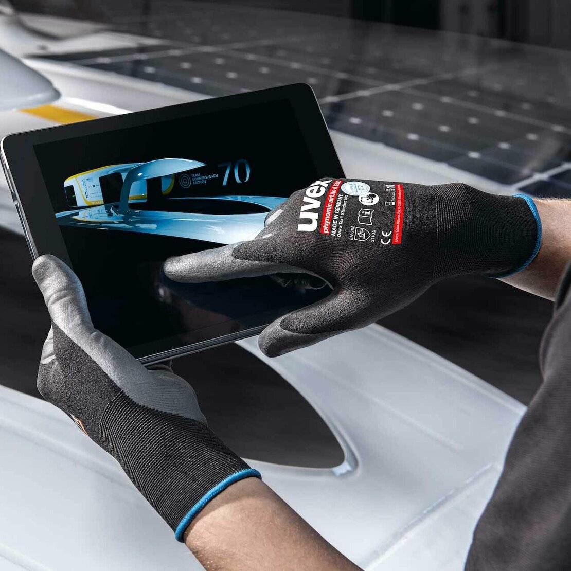 the new uvex phynomic airLite with touchscreen compatibility easy and comfortable, even when using touchscreens our newest uvex phynomic safety glove