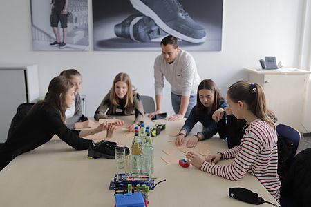 besuch-bei-einem-schuhtechniker-der-uvex-safety-group