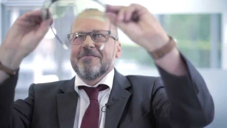 Wie kann ich verhindern, dass die Scheiben meiner Schutzbrille zerkratzen oder beschlagen?