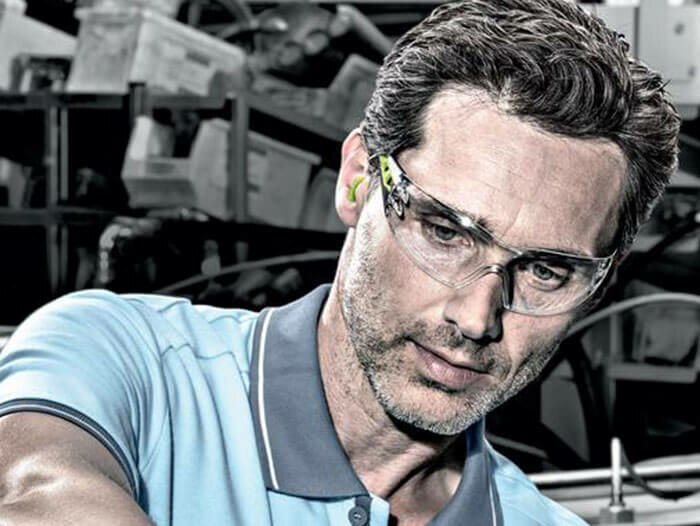 Safety glasses wearing duty uvex
