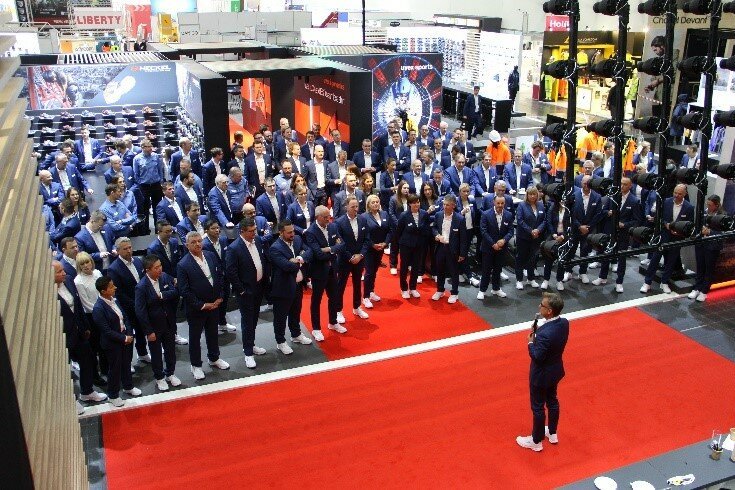 sales-team-uvex-safety-at-a+a-trade-fair