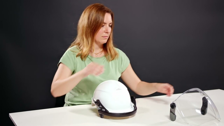 uvex vimox: Montage am Helm