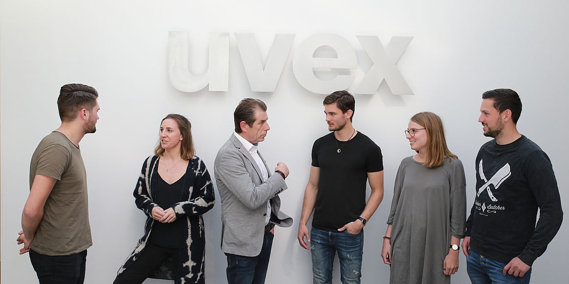 besuch-von-studenten-des-campus-m21-bei-der-uvex-group-am-standort-fürth