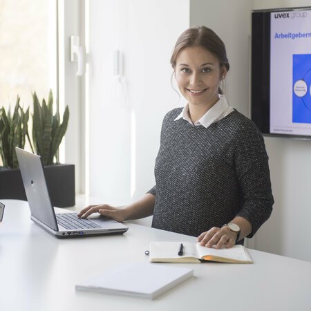 Sarah Galonska Personalassistentin bei der uvex group