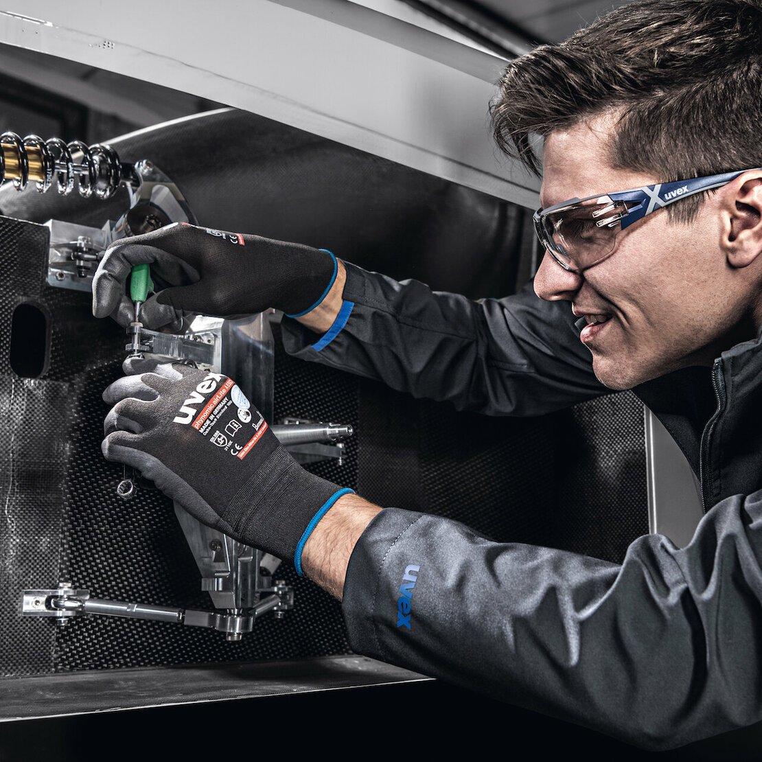 no compromis on grip: uvex phynomic airLite absolutely hands on: the new uvex phynomic safety glove