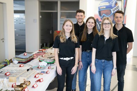 apprentices-at-the-rainer-winter-christmas-bazar