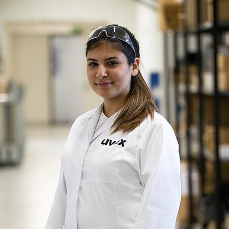 ceren-chemiefachkraft-auszubildende-der-uvex-group