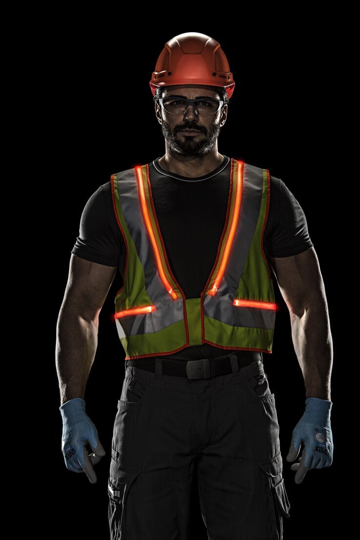 Everbody looks good in this: uvex active lighting vests