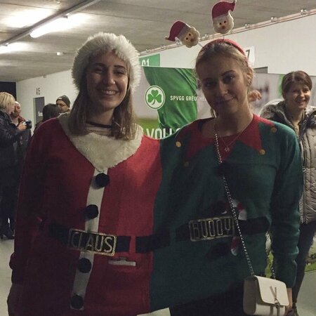 ugly-sweater-contest-gewinnerinnen-von-der-uvex-xmas-party