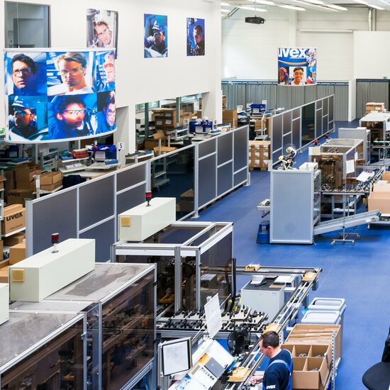 bild-von-einem-maschienenraum-bei-uvex
