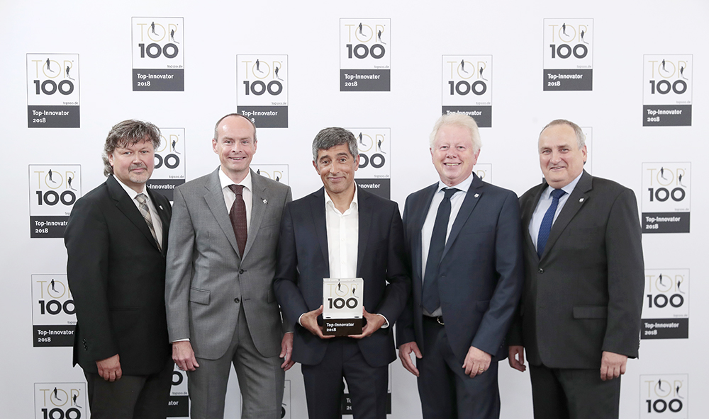Company representatives celebrate the TOP 100 win for UVEX SAFETY GmbH & Co. KG with mentor Ranga Yogeshwar. From left to right: Thorsten Udet, Wolfgang Hornberger, Franz Keller and Dr Wolfgang Kesting.