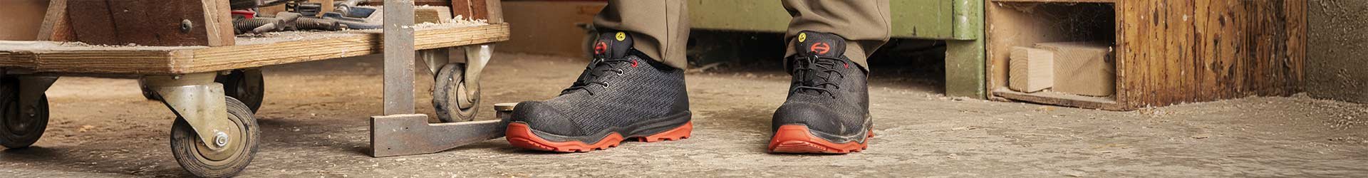 Lightweight flexible safety trainers