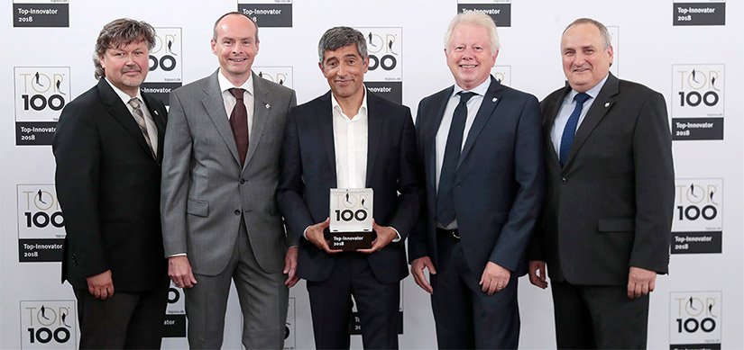 Company representatives celebrate the TOP 100 win for UVEX SAFETY GmbH & Co. KG