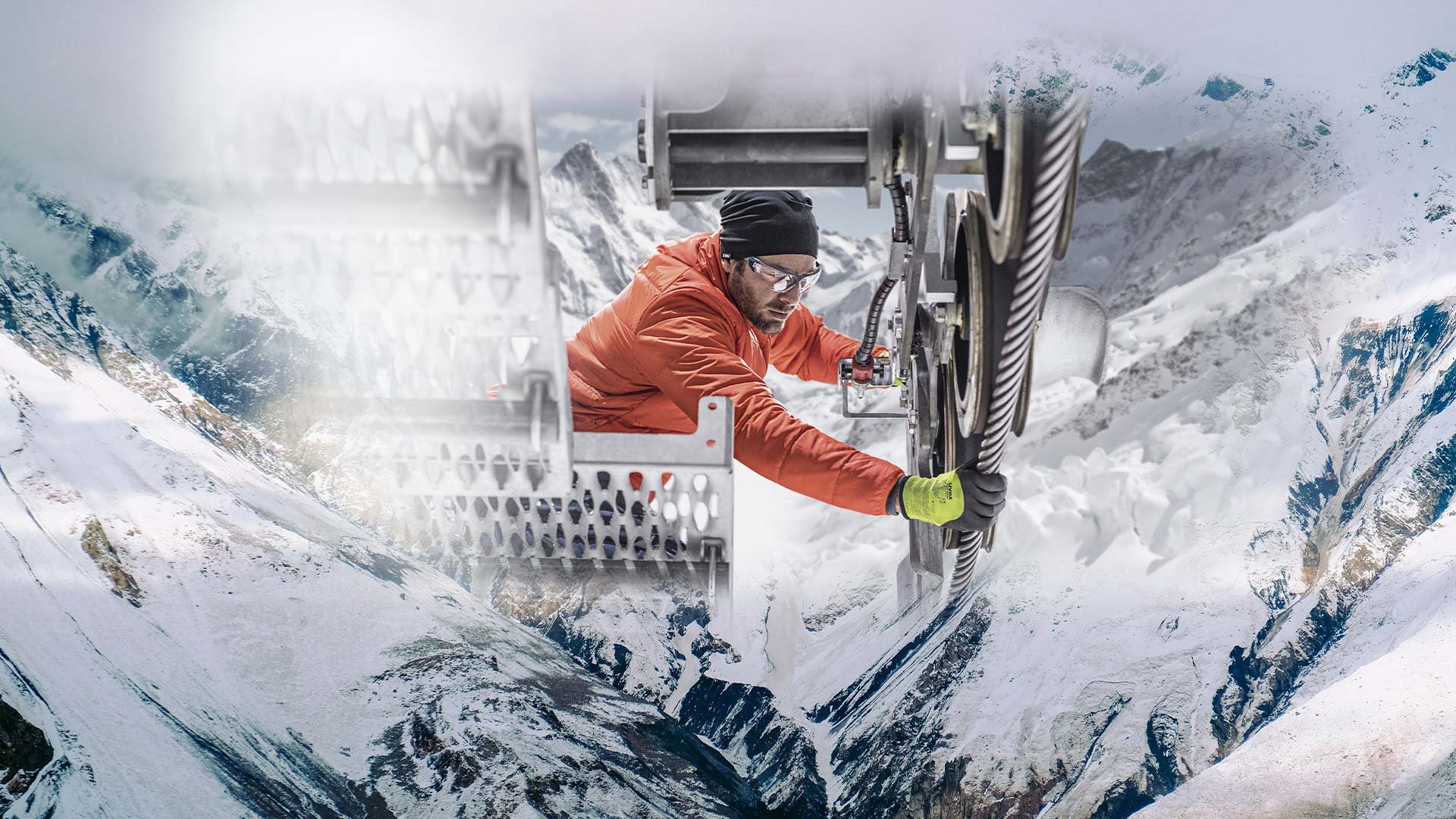 Safety gloves for cold working conditions