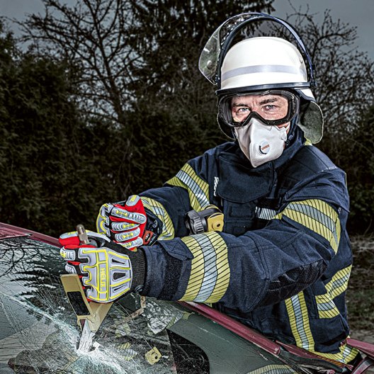 Schutzausrüstung für Feuerwehr-Einsatzkräfte in der technischen Hilfeleistung