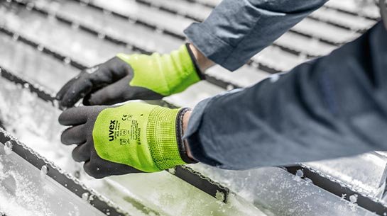 Safety gloves for cold working conditions