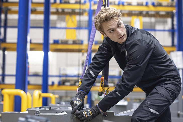 uvex suXXeed mobility modern workwear for the automotive industry