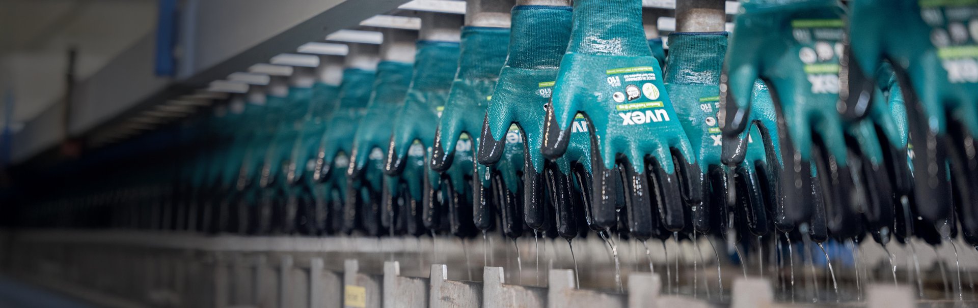 Application of safety glove coating in the uvex inhouse production