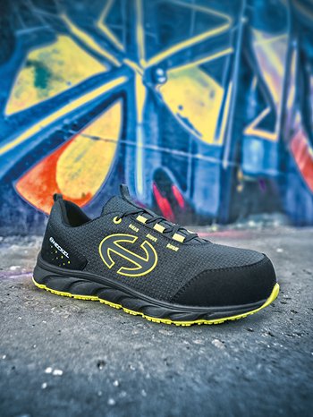 FREE RUN PUTEK LOW safety trainers with graffiti background