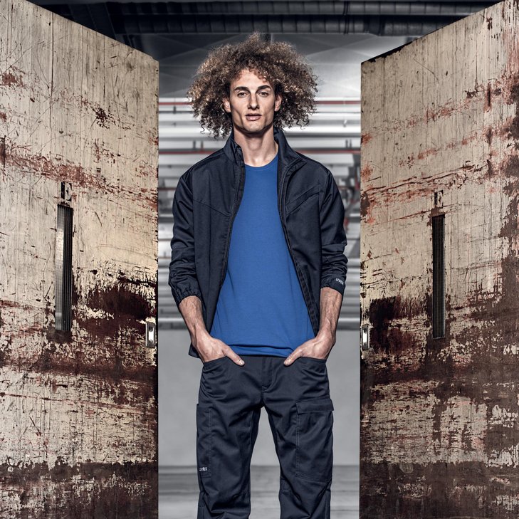 [Translate to Danish:] [Translate to Swedish:] uvex safety workwear catalogue | new collections, sporty and well-fitting uvex workwear for your working day in industry and crafts. 