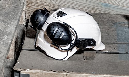 Store safety helmets correctly
