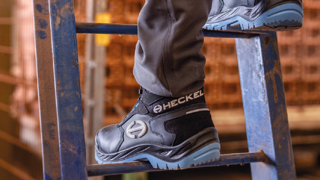 [Translate to French:] SUXXEED OFFROAD 2.0 BLACK HIGH LG high-cut safety shoes