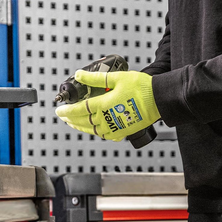 Safety gloves for aerospace industry