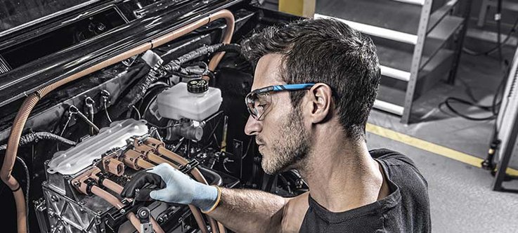 mechanic wearing uvex i-5 safety spectacles