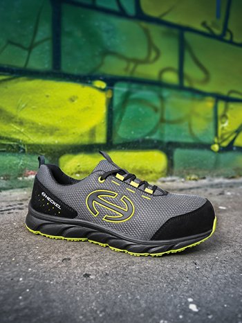 FREE RUN SILVER LOW safety trainers with graffiti background