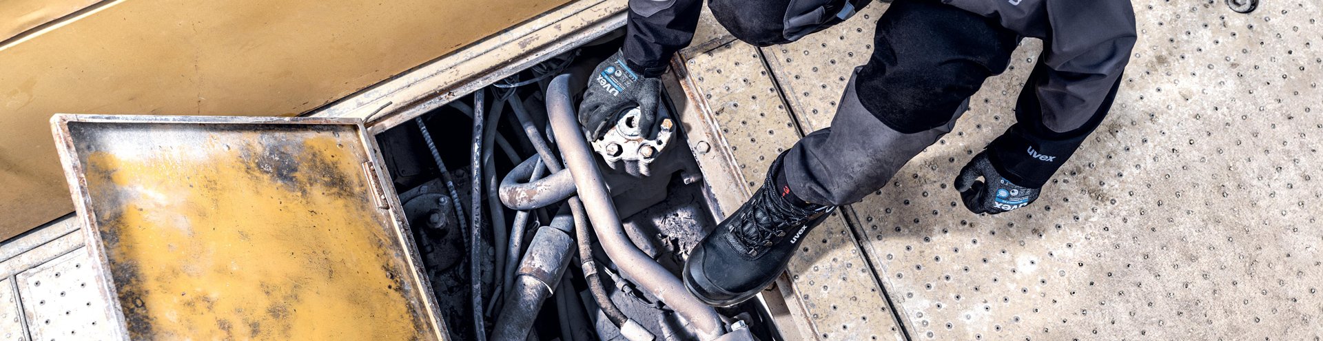 uvex 3 quatro safety boots for heavy duty work