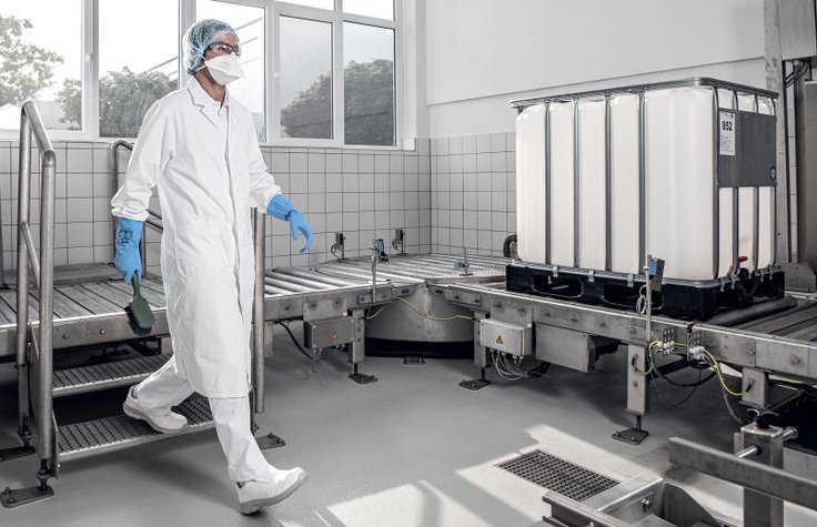 Slip-resistant work shoes for food industry, laboratories and pharmaceutical industry