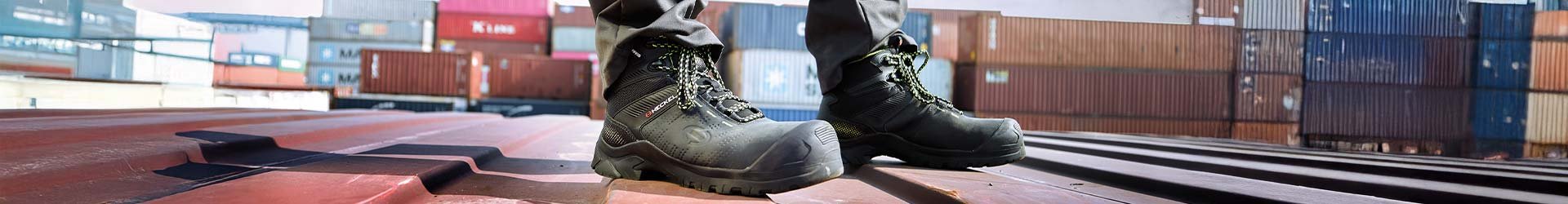 Robust safety footwear for marine sector