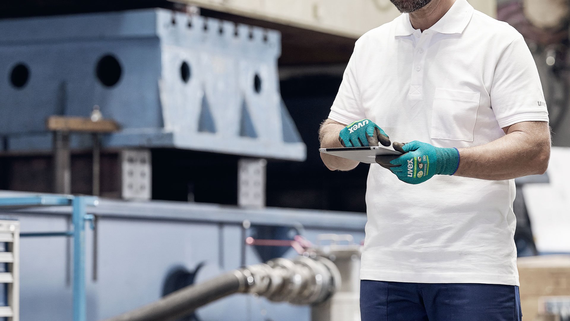 Safety gloves with touchscreen compatibility
