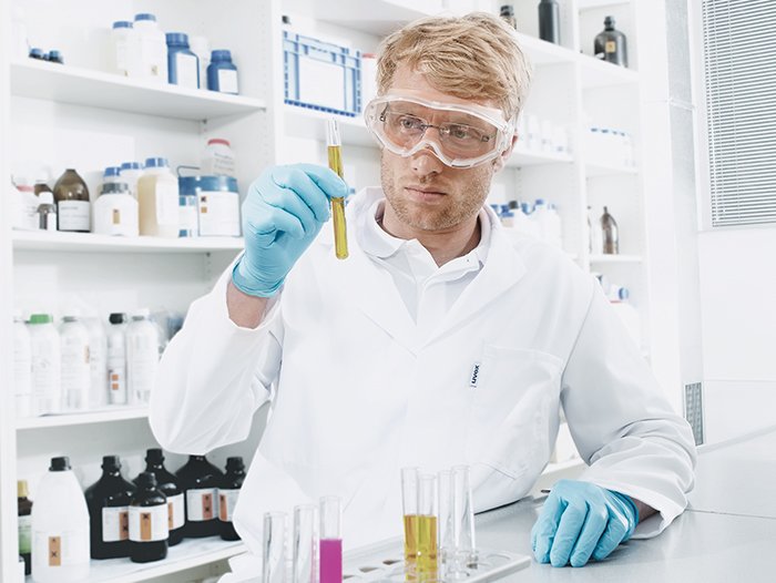 EPI uvex en laboratoire