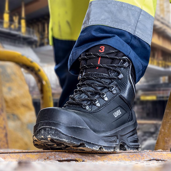 New: uvex 3 quatro safety boots for heavy applications