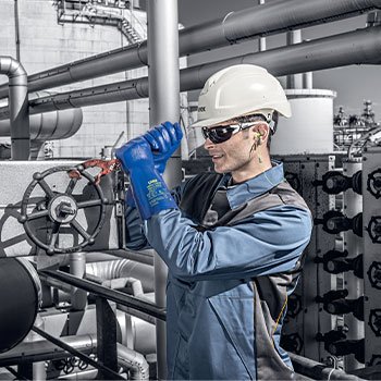 Chemical protection gloves for industry and work with machinery