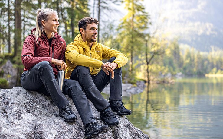 All-weather clothing and trekking clothing for men and women