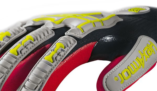 Schutzhandschuh mit Protektoren für den Feuerwehr-Einsatz