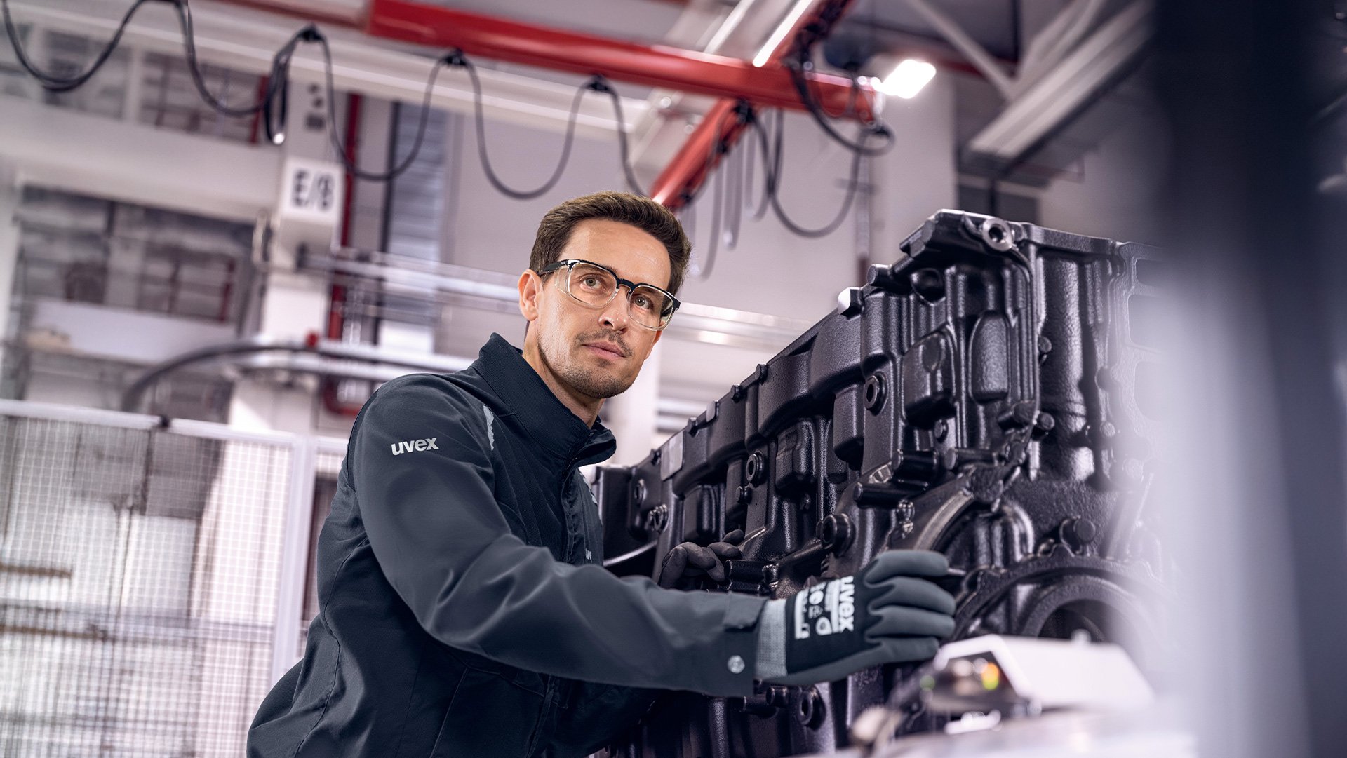 Polycarbonate versus CR39 plastic lenses