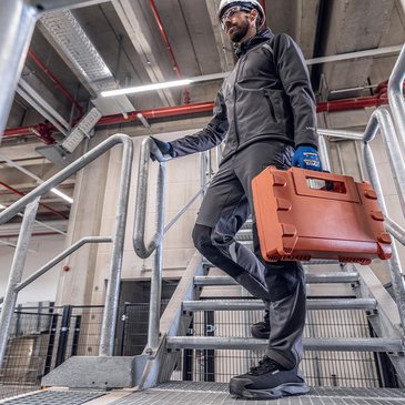 abrasion-resistant and slip-resistant safety shoes