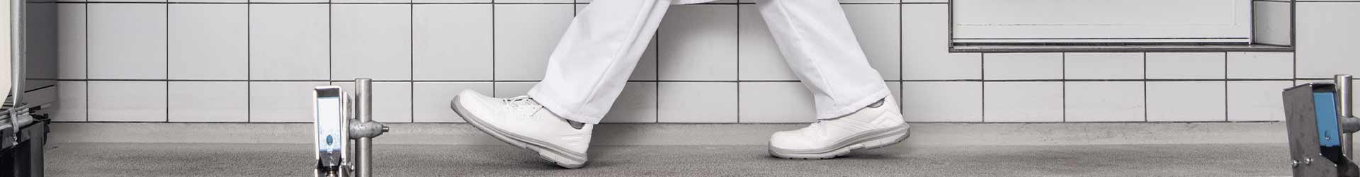 Anti-fatigue safety shoes suitable for food industry