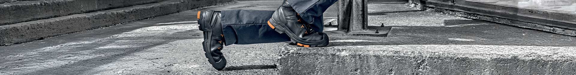 Robust safety footwear