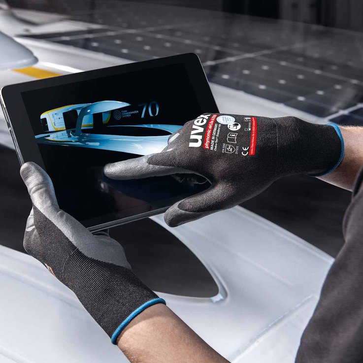 easy and comfortable, even when using touchscreens our newest uvex phynomic safety glove