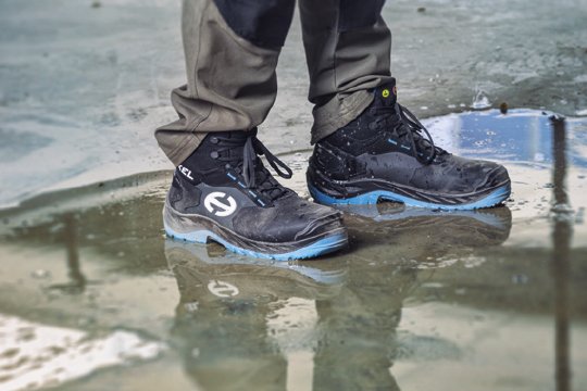 [Translate to French:] SUXXEED OFFROAD 2.0 BLACK HIGH S3 high-cut safety shoes