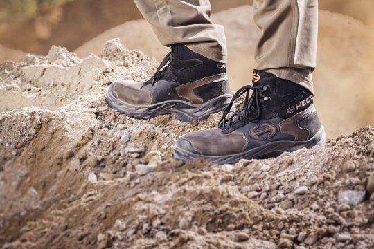 [Translate to French:] SUXXEED OFFROAD 2.0 BROWN HIGH SC high-cut safety shoes